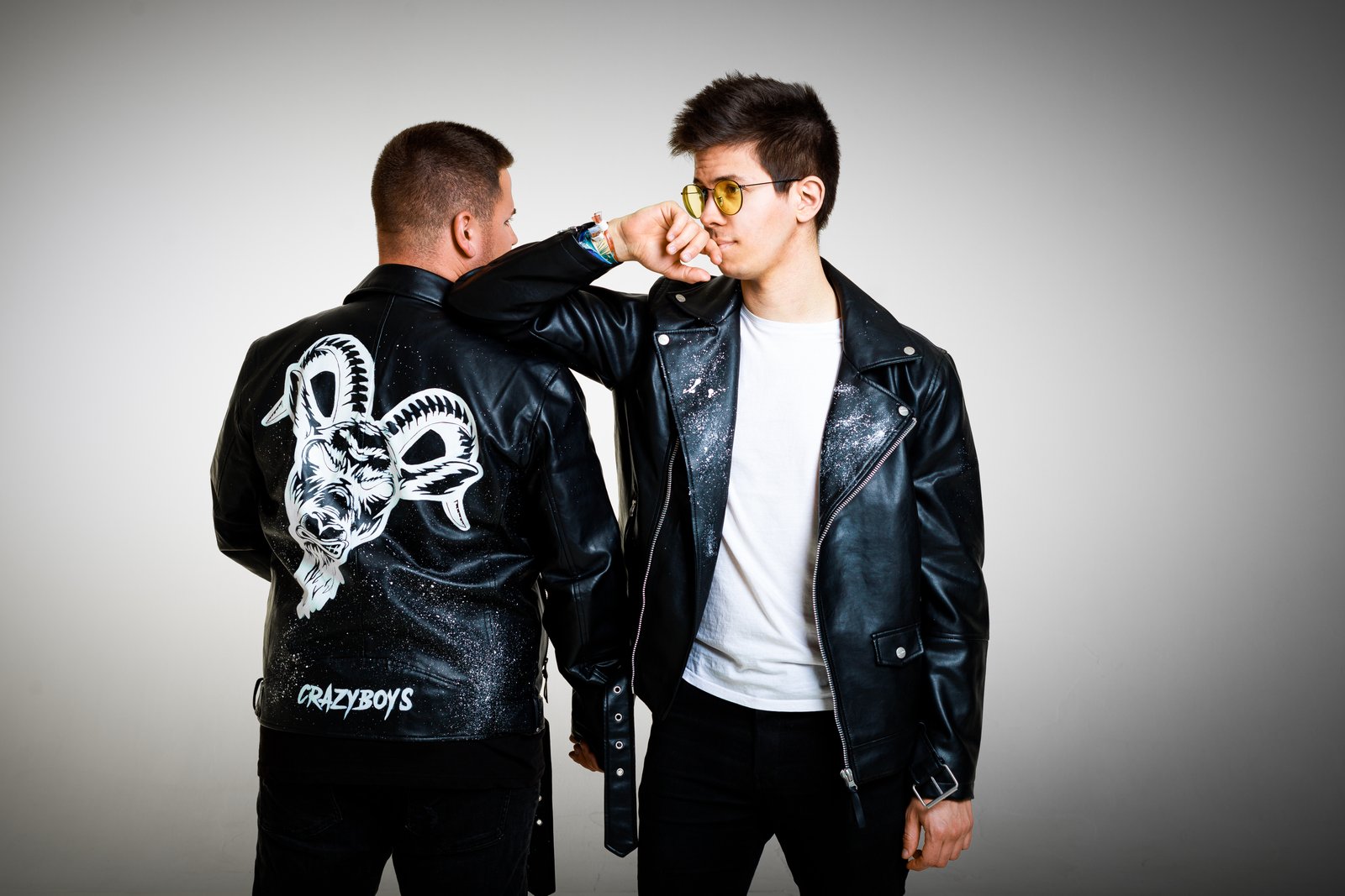 CRAZYBOYS (DJ) portfolio